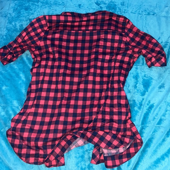 Woman’s Short Sleeve Top - Picture 2 of 3